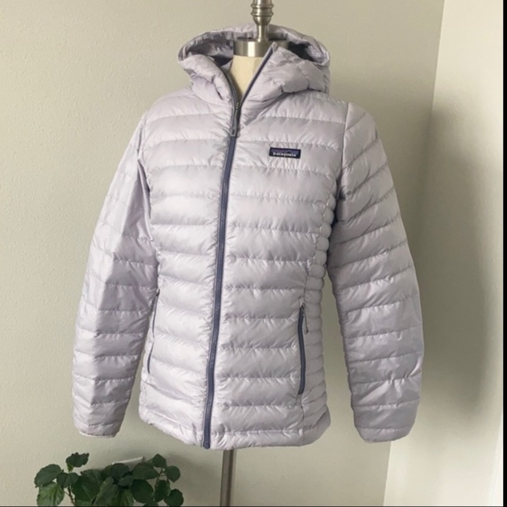 Patagonia Down Jacket Hooded Jacket medium - light lavender color
